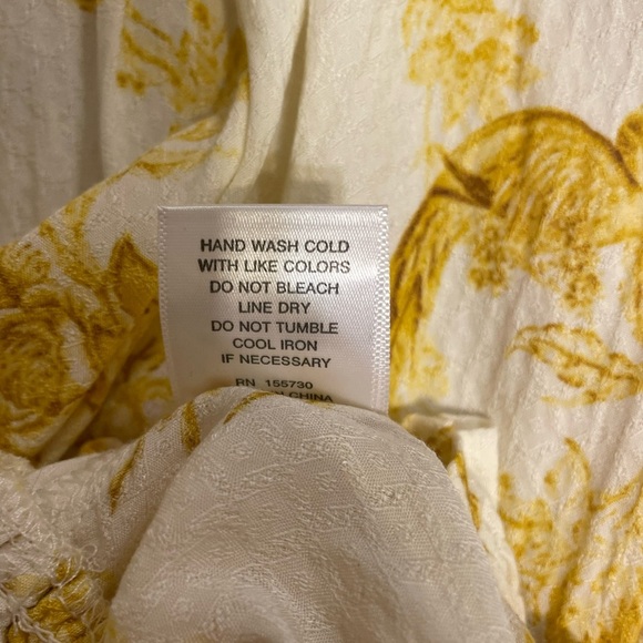 Rose & Olive beige with soft yellow print roses short sleeve blouse size large - Picture 5 of 7